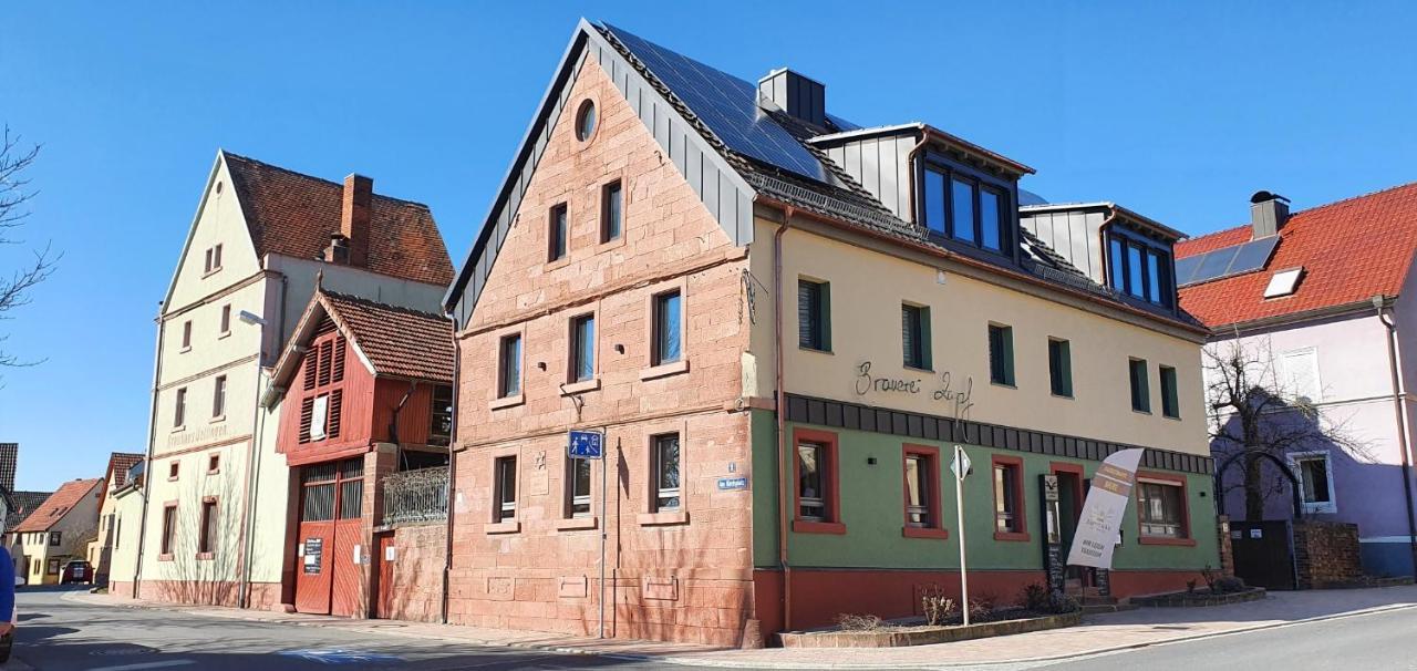 Wirtshaus&Hotel Zur Alten Brauerei Zapf Uettingen Exterior foto